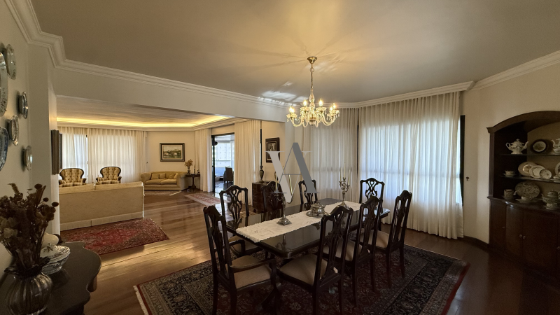 Apartamento quatro quartos à venda. Um por andar