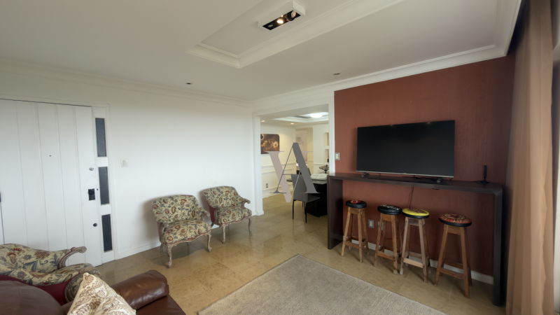 Apartamento 4/4 revertido para 3/4, sendo duas suítes à venda