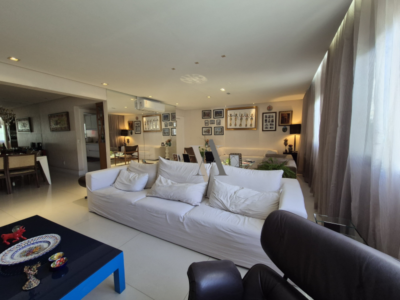 Apartamento 4/4, amplo à venda na Pituba