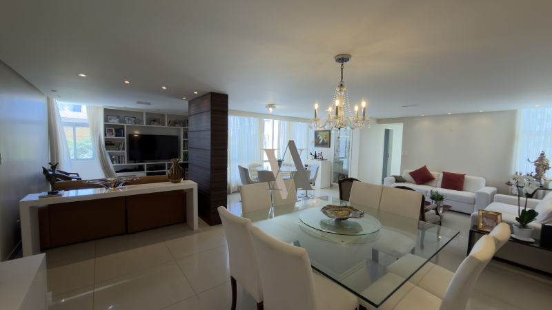 Apartamento de 4/4, 3 suítes reformado à venda no Itaigara