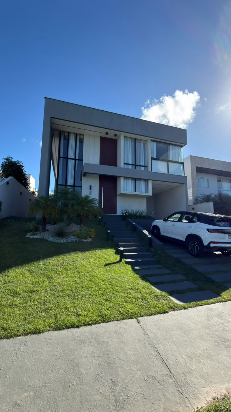 Casa à Venda no Alphaville Litoral Norte 2 | 4 Quartos, 3 Suítes | Porteira Fechada