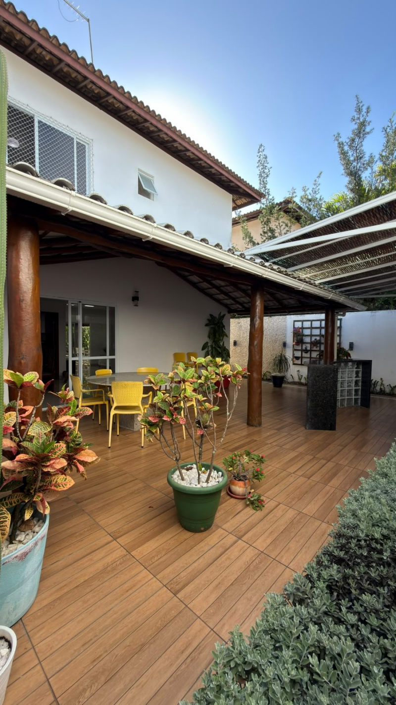 Casa à Venda em Vilas do Atlântico | 3 Suítes, Energia Solar e 4 Vagas