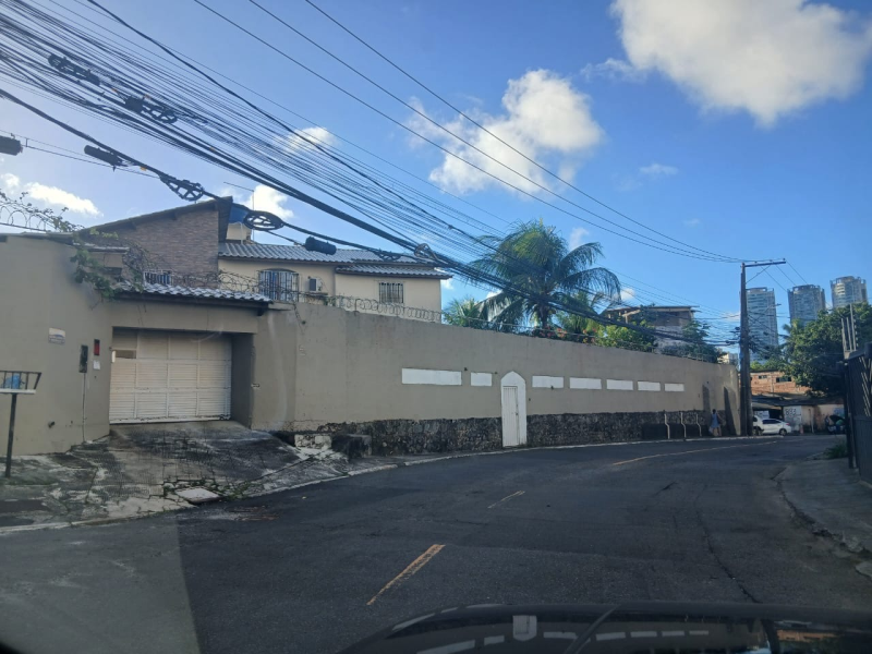 Casa 6/4 próximo ao Shopping Bella Vista