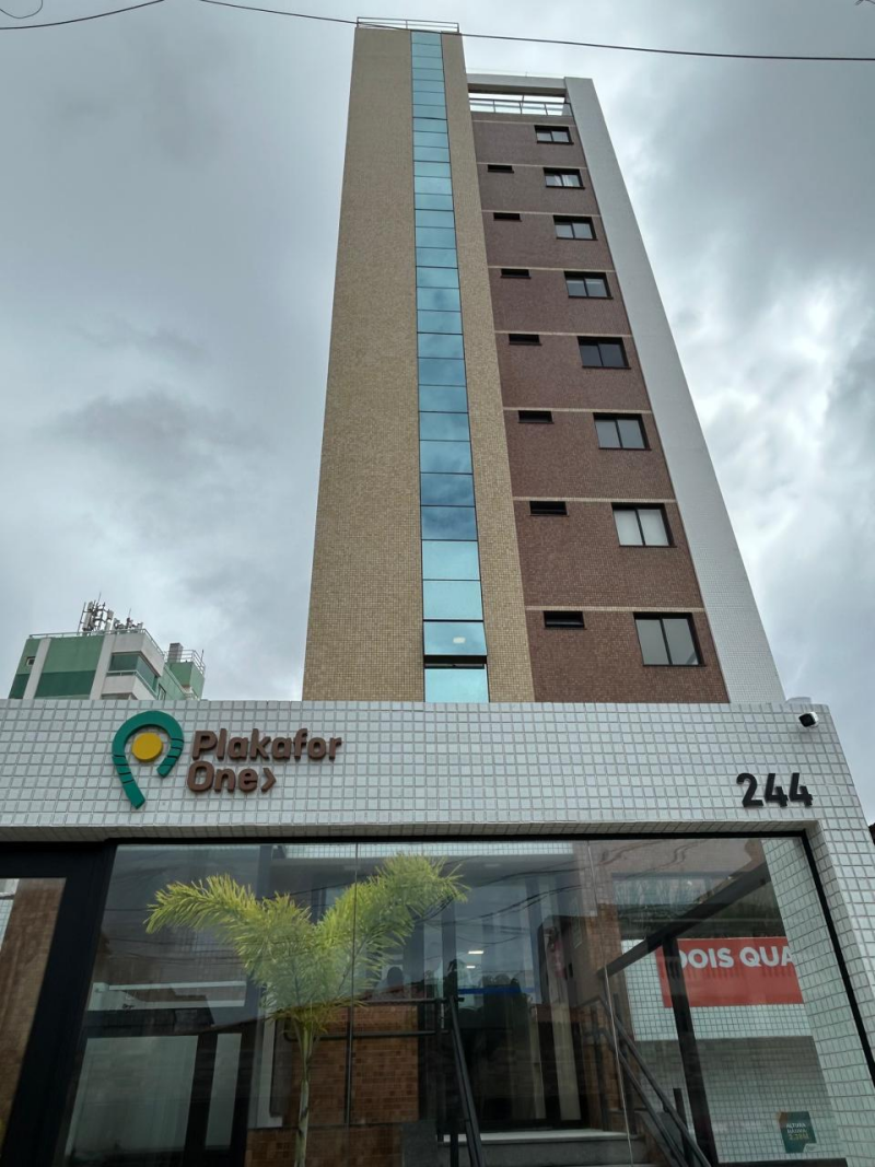 Studio novo mobiliado com varanda para alugar em Piatã