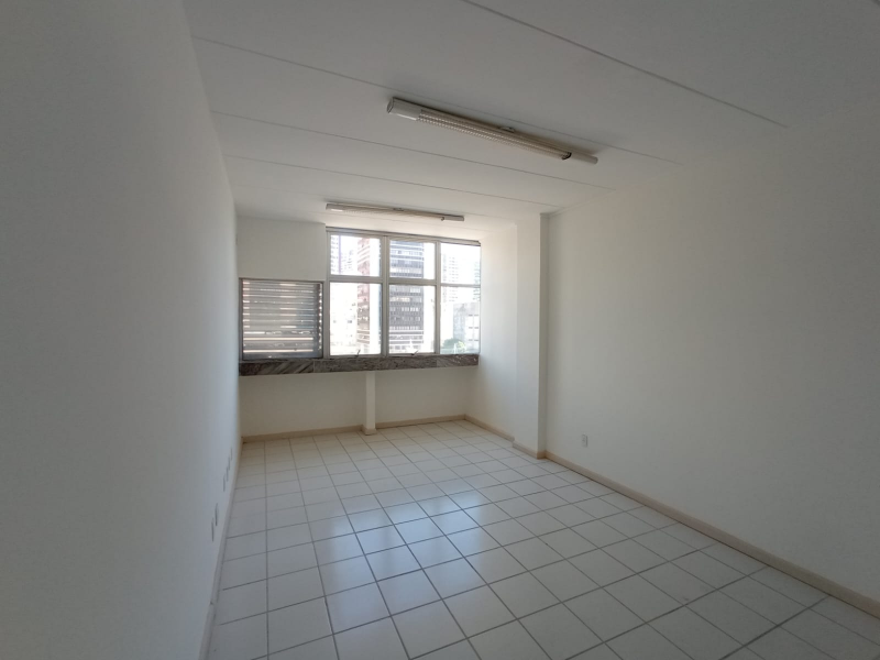 Sala comercial de 32m² disponível para locação no Tricenter!