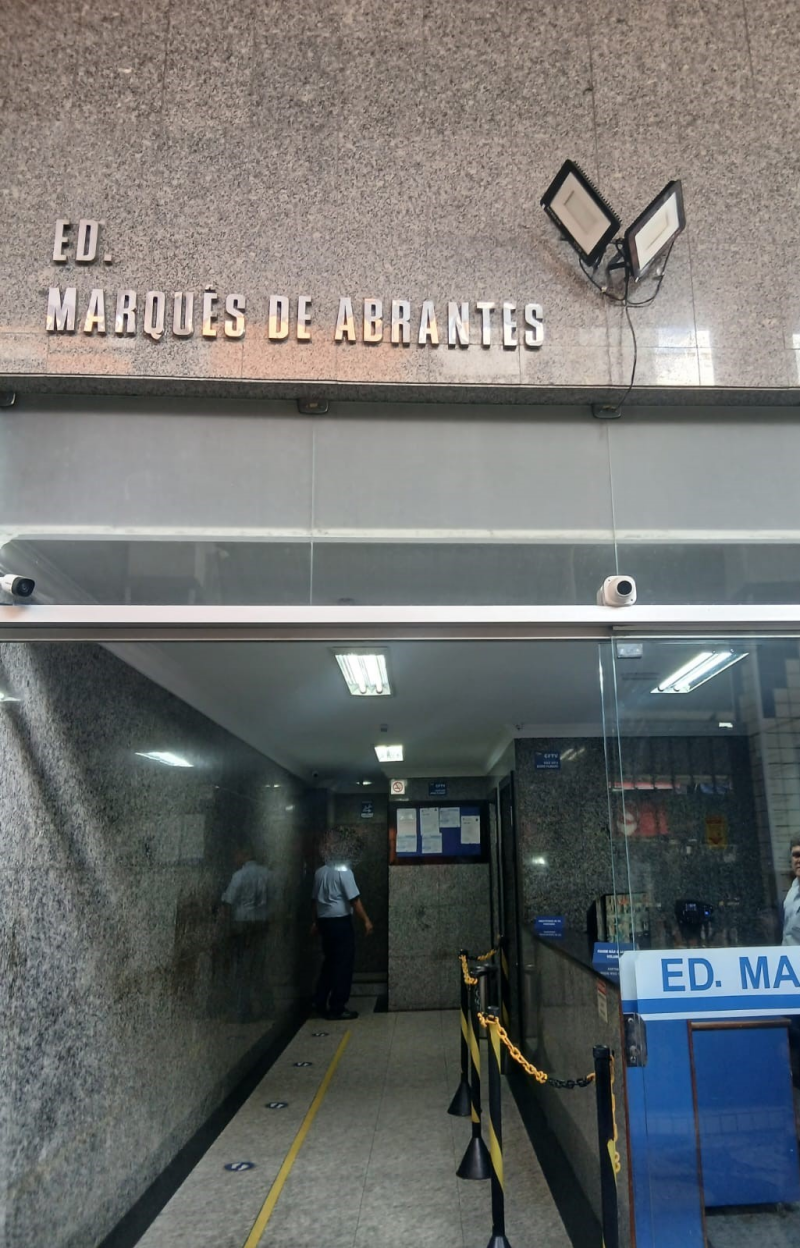 Vendo ou alugo sala comercial no Centro de Salvador
