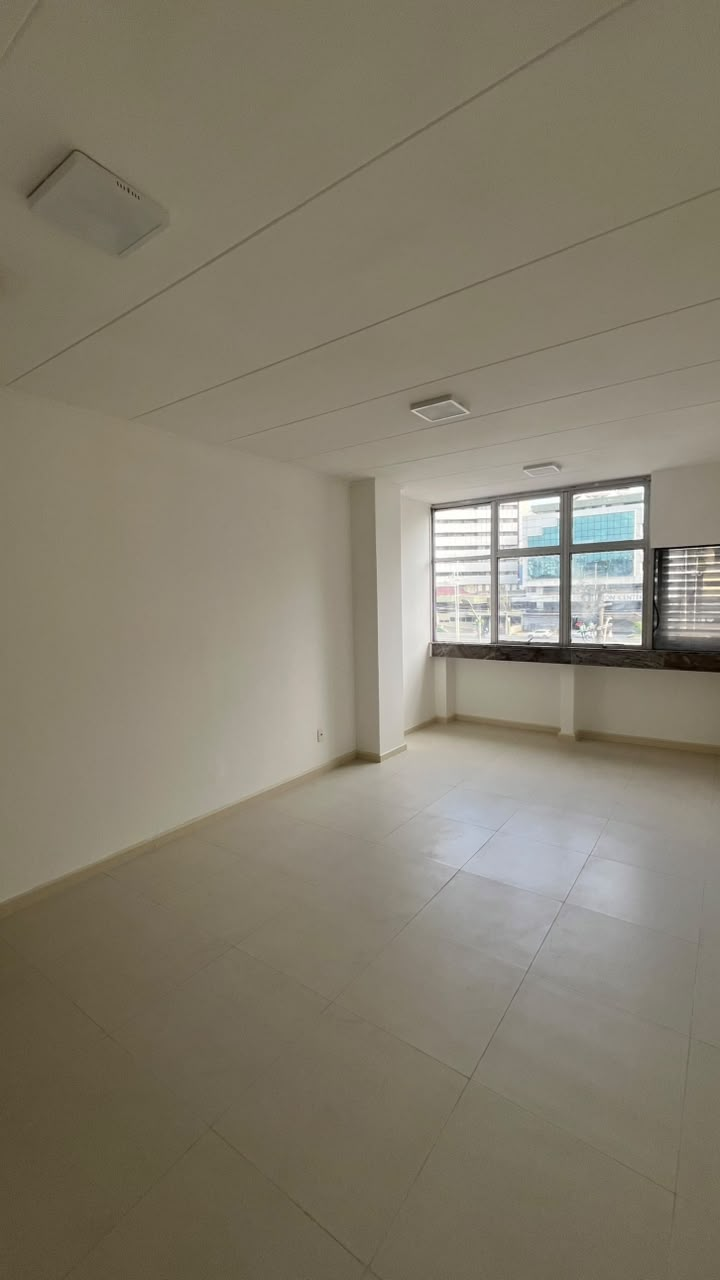 Sala comercial de 35m² para alugar no Edf. Max Center