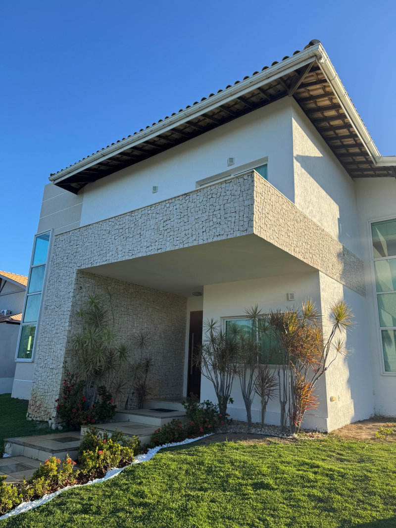 Casa de alto padrão com 5/4 para alugar em Busca Vida