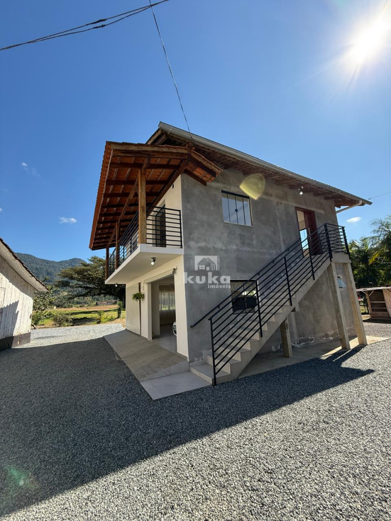 APARTAMENTO PARTE SUPERIOR P/ LOCAÇÃO