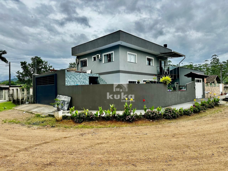 CASA MOBILIADA À VENDA