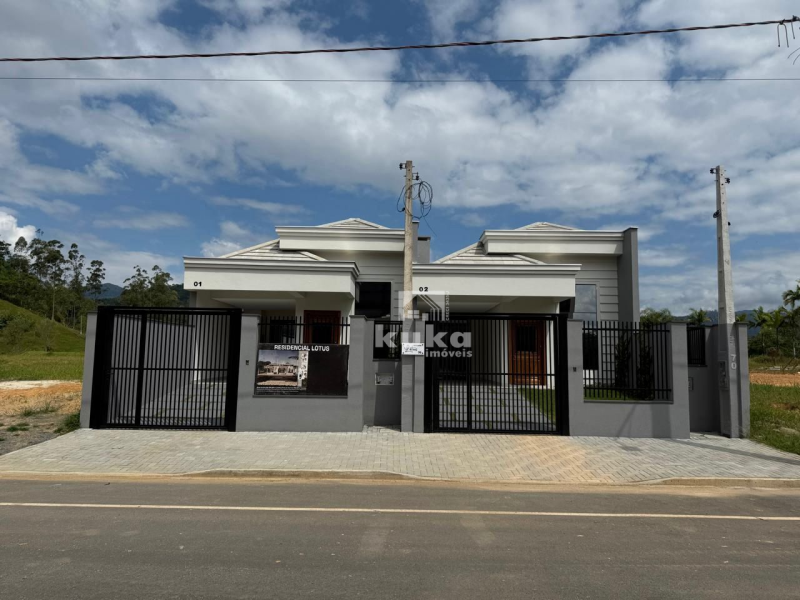 CASA GEMINADA À VENDA