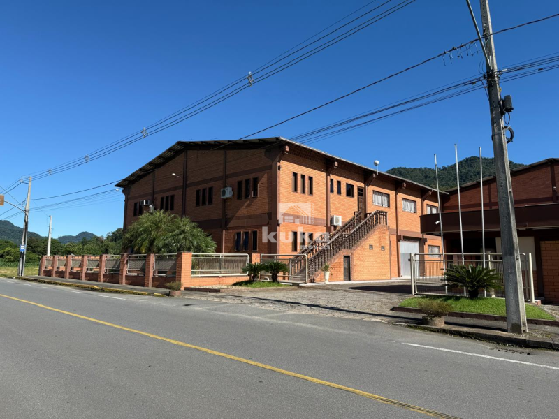 GALPÃO INDUSTRIAL - PARTE SUPERIOR