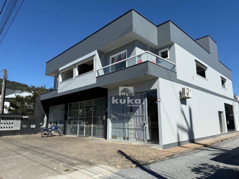 APARTAMENTO SEMIMOBILIADO P/ LOCAÇÃO