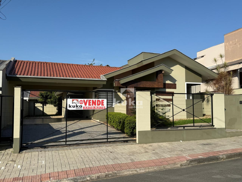 CASA RESIDENCIAL SEMIMOBILIADA À VENDA