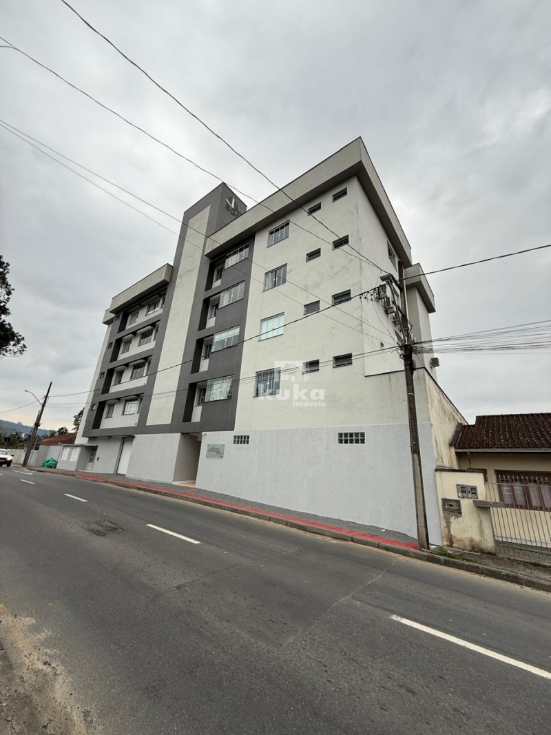 APARTAMENTO COM ELEVADOR P/ LOCAÇÃO