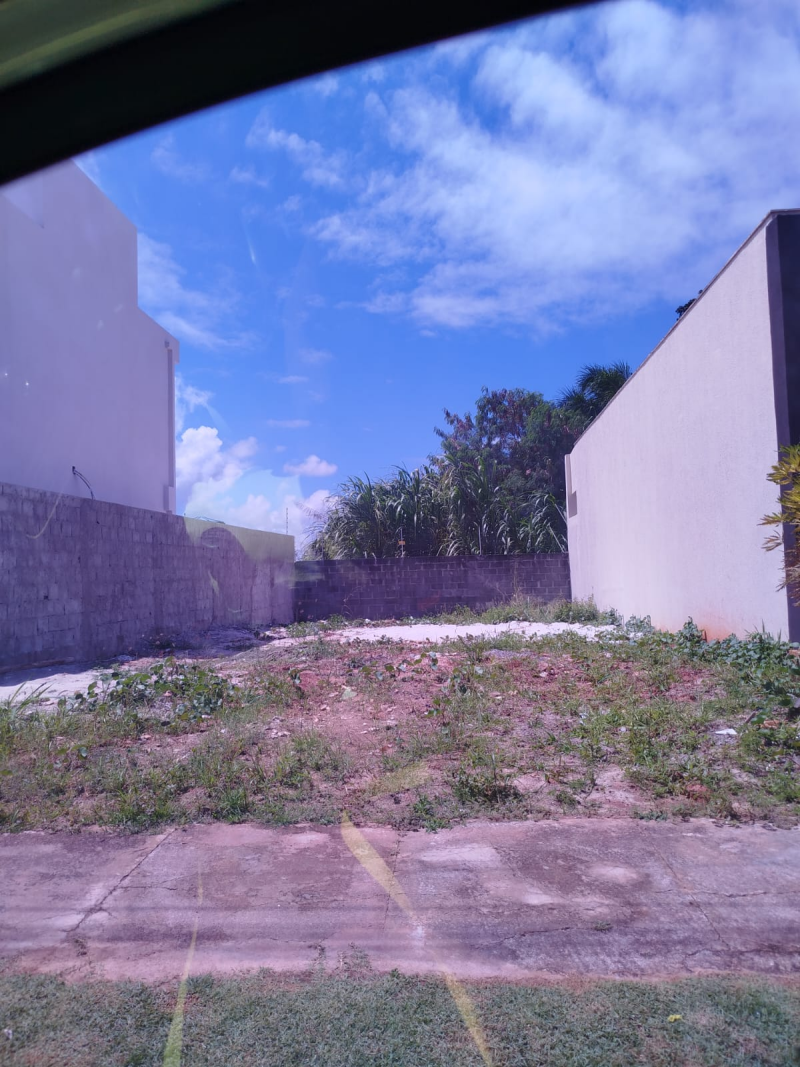 TERRENO EM CONDOMINIO FECHADO