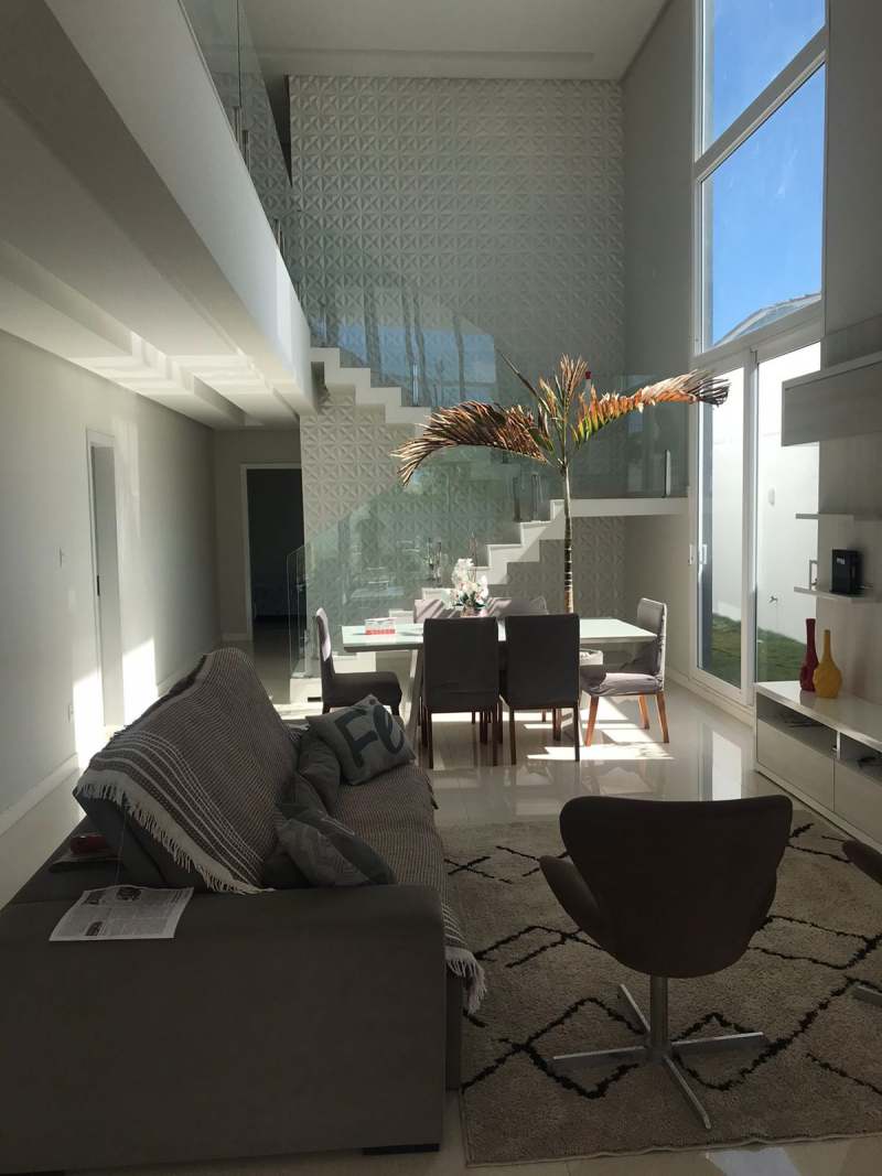 Alto padrão em Vilas do Atlântico, a poucos passos da praia