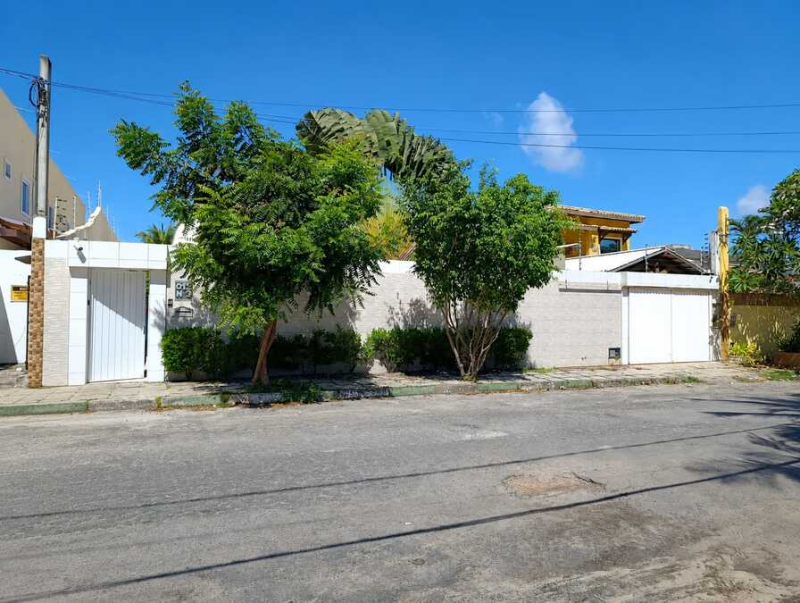 CASA EM CONDOMINIO FECHADO EM ITAPUÃ