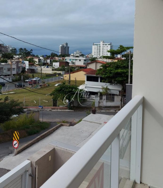 Casa Geminada na Praia dos Amores - foto 1