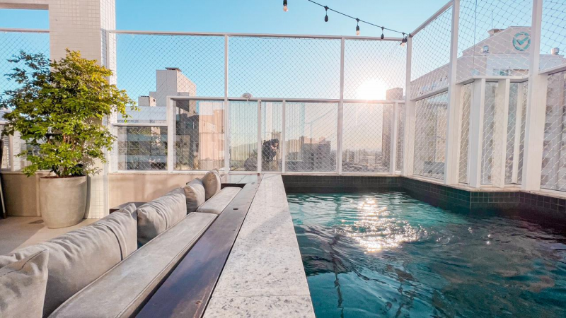 Cobertura duplex finamente mobiliada com piscina privativa - foto 1