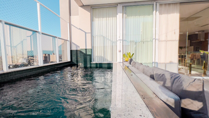 Cobertura duplex finamente mobiliada com piscina privativa — foto 3