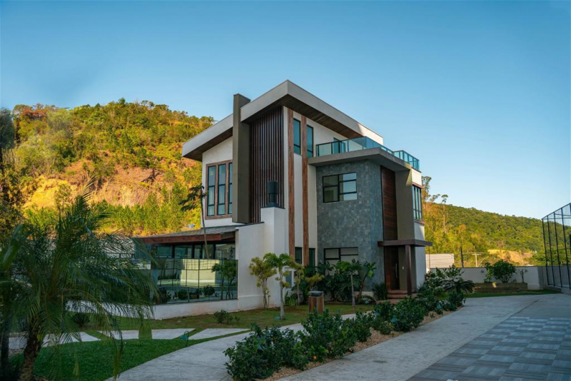 Casa 3 andares em condomínio fechado com 360m com 3 suítes - foto 1