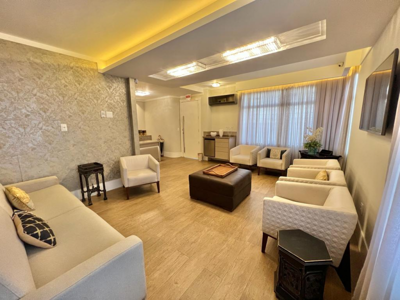 Casa com instalação comercial no centro de Itajaí com 9 consultórios - foto 1