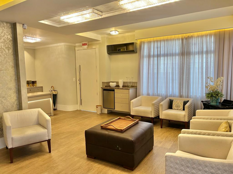 Casa com instalação comercial no centro de Itajaí com 9 consultórios — foto 2