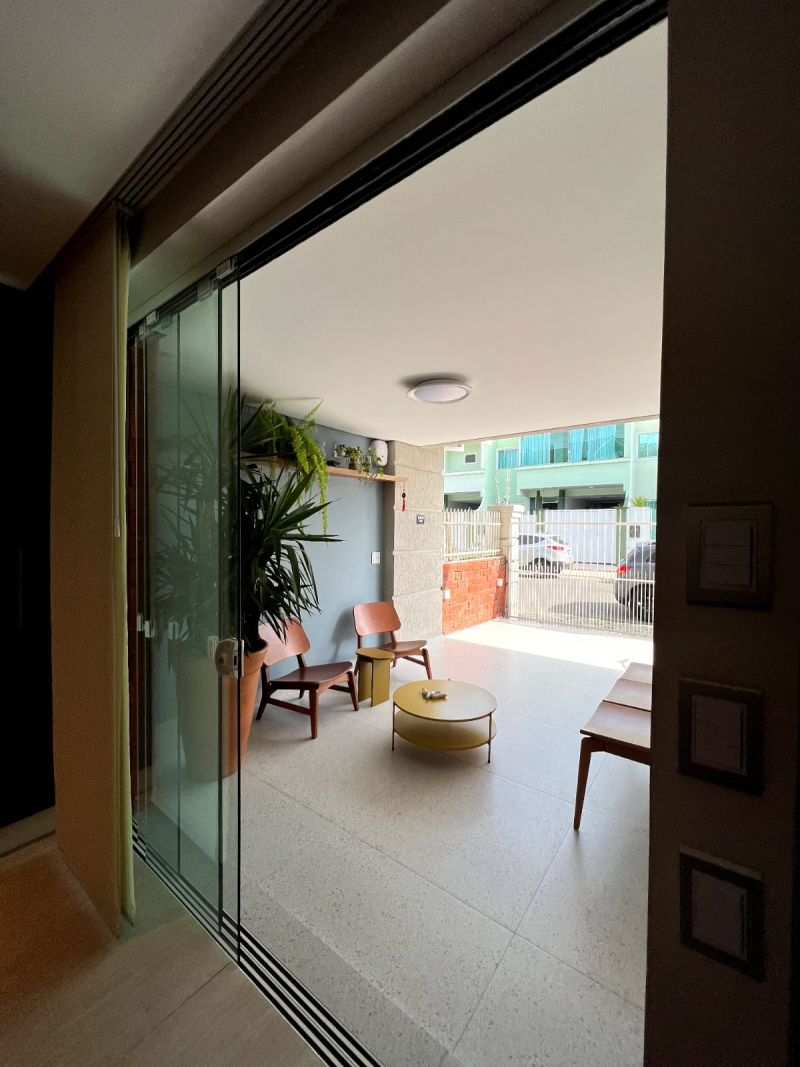 Amplo sobrado na Praia dos Amores com 3 quartos - foto 1