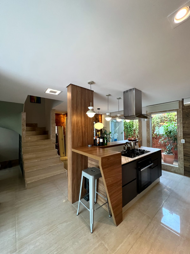 Amplo sobrado na Praia dos Amores com 3 quartos — foto 4