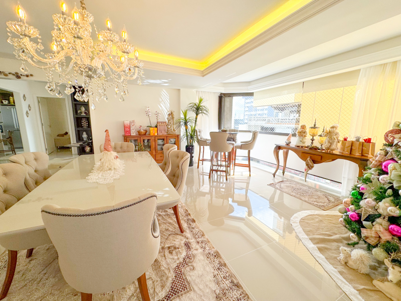 Apartamento de alto padrão com 242m no centro - foto 1