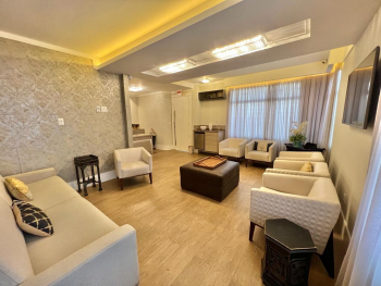 Casa no centro de Itajaí com 9 consultórios - foto 1