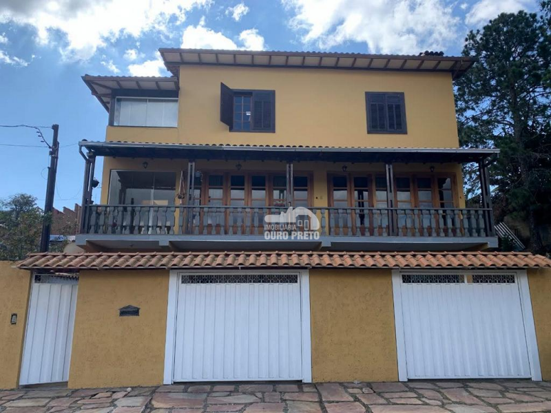 Casa com 3 quartos e área gourmet mobiliada