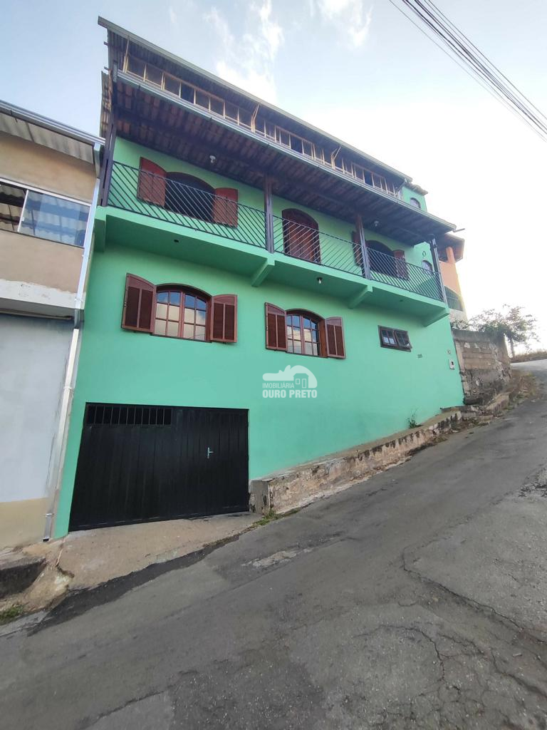 Casa com 3 quartos e garagem