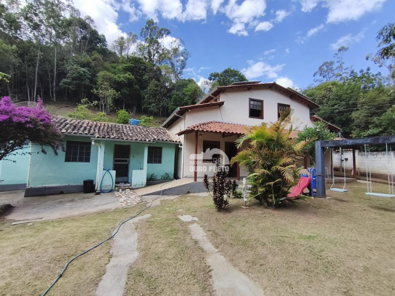 Sítio com piscina em Rodrigo Silva