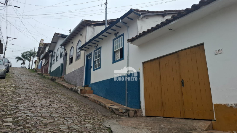 Casa com 3 suítes e quintal