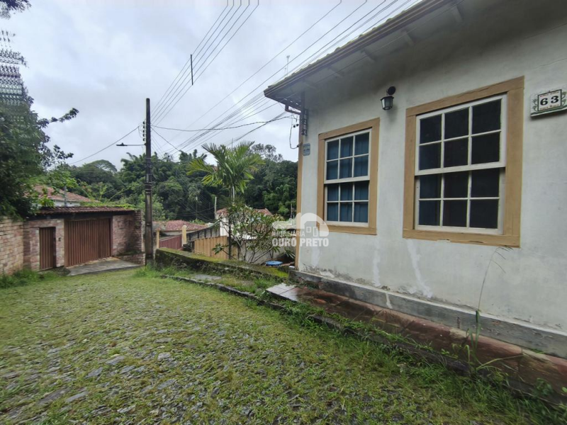 Casa na Água Limpa com 4 quartos e garagem