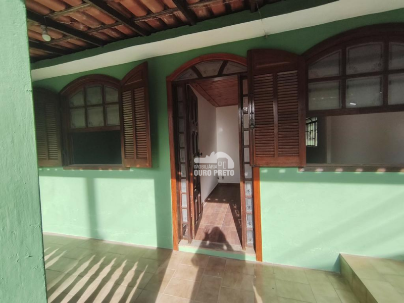 Casa com 3 quartos e garagem