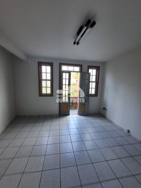 Sala comercial com banheiro