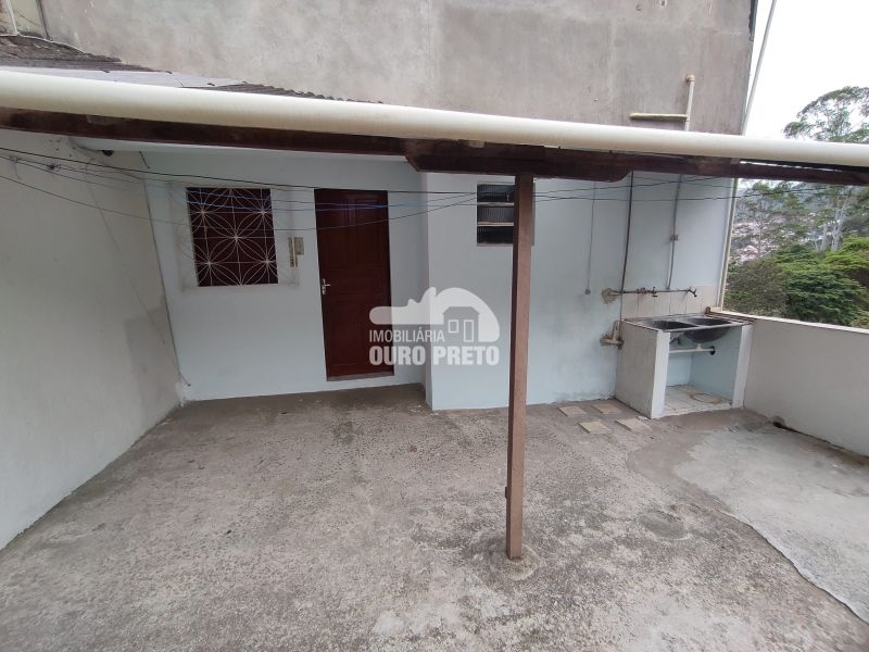 Casa com 2 quartos e área