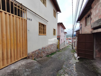 Casa no Alto das Dores com 3 quartos e garagem