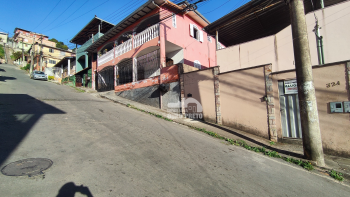 Casa com 2 quartos e garagem