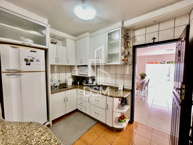 Casa de Alto Padrão, com 3 quartos (1 suíte +  2 dormitórios),  terreno com 3.200m² a venda bairro Águas Claras.