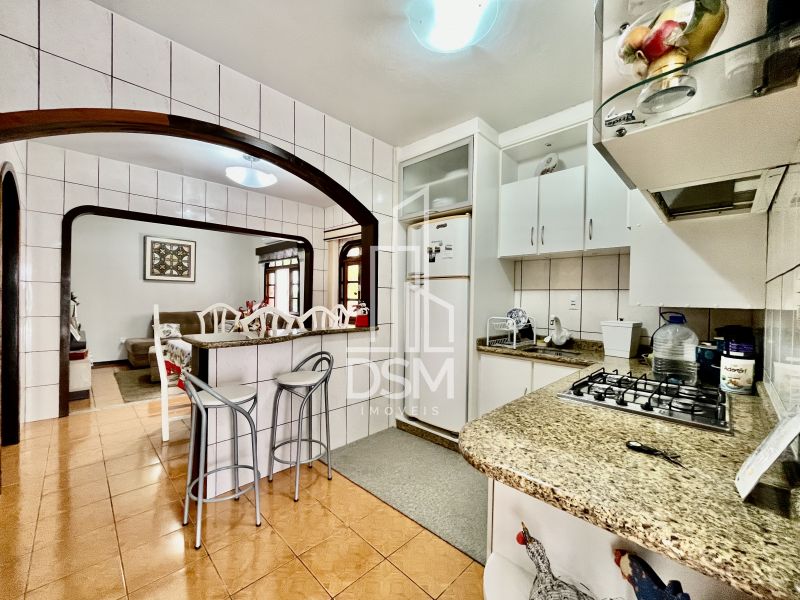 Casa de Alto Padrão, com 3 quartos (1 suíte +  2 dormitórios),  terreno com 3.200m² a venda bairro Águas Claras.