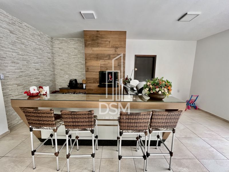 Casa de Alto Padrão, com 3 quartos (1 suíte +  2 dormitórios),  terreno com 3.200m² a venda bairro Águas Claras.