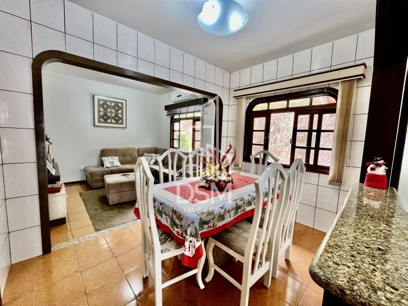 Casa de Alto Padrão, com 3 quartos (1 suíte +  2 dormitórios),  terreno com 3.200m² a venda bairro Águas Claras.