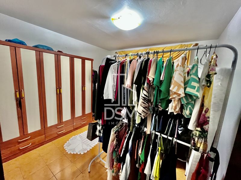 Casa de Alto Padrão, com 3 quartos (1 suíte +  2 dormitórios),  terreno com 3.200m² a venda bairro Águas Claras.