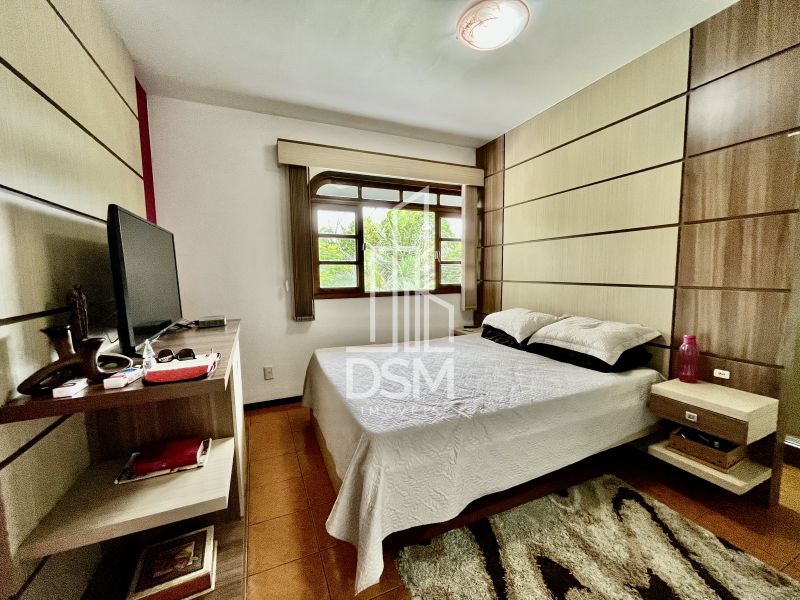 Casa de Alto Padrão, com 3 quartos (1 suíte +  2 dormitórios),  terreno com 3.200m² a venda bairro Águas Claras.