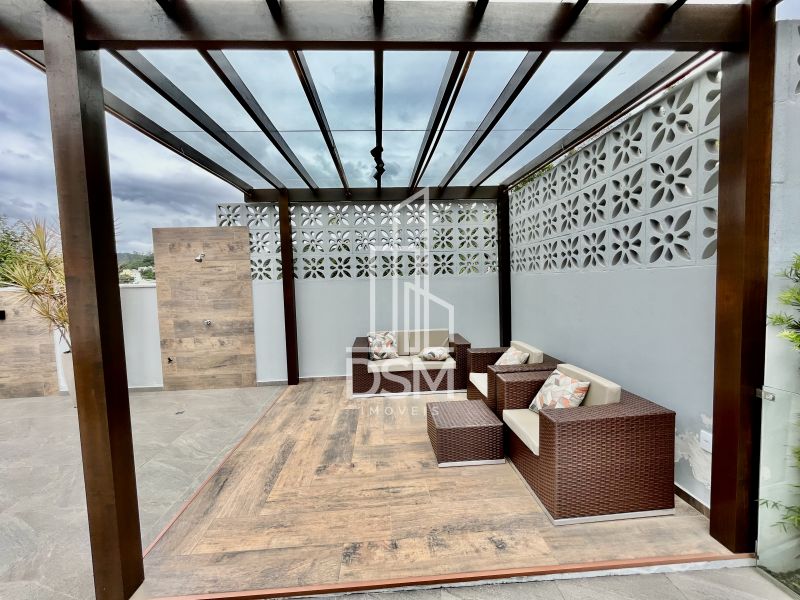 Casa de Alto Padrão, com 3 quartos (1 suíte +  2 dormitórios),  terreno com 3.200m² a venda bairro Águas Claras.