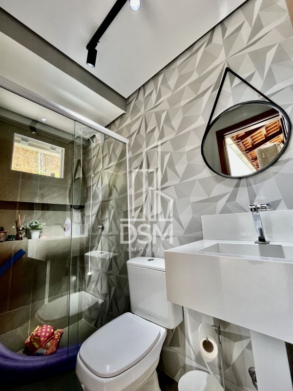 Casa de Alto Padrão, com 3 quartos (1 suíte +  2 dormitórios),  terreno com 3.200m² a venda bairro Águas Claras.